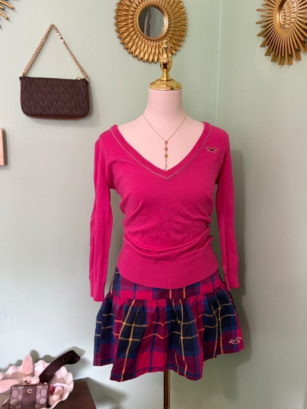 Hollister Women's Hot Pink V-Neck Long Sleeve Vintage Top